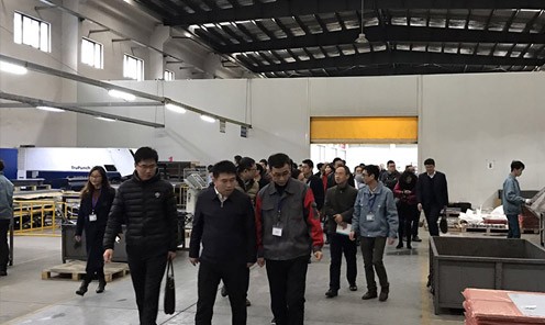 成都市和苏州市经信委领导率团来英国365上市公司考察调研